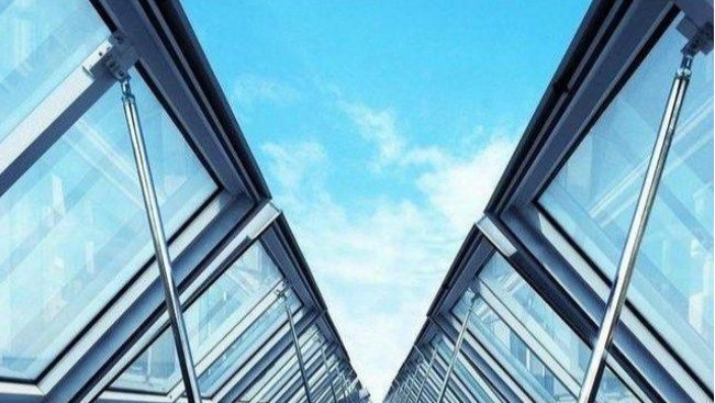 嫌上千塊的斷橋鋁門窗貴，用了幾百元的，住了幾年后我們在對比下